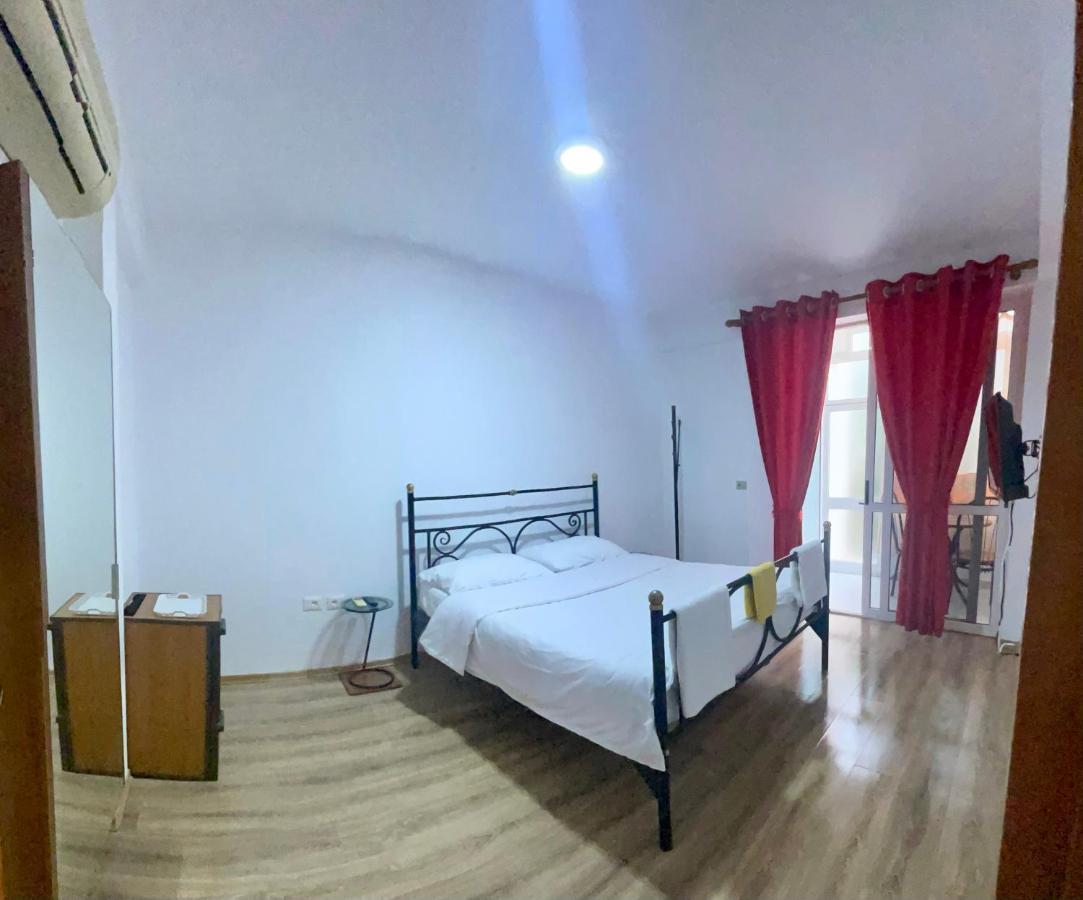 Hotel Drinos Тирана Экстерьер фото