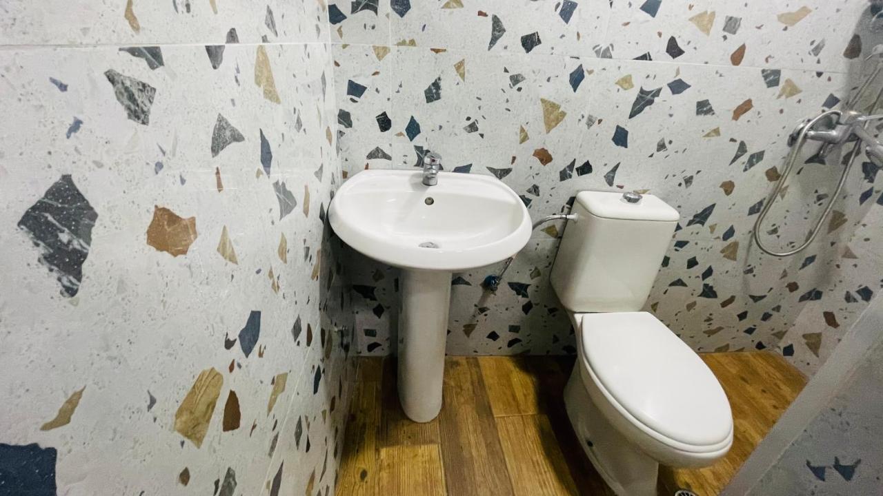 Hotel Drinos Тирана Экстерьер фото