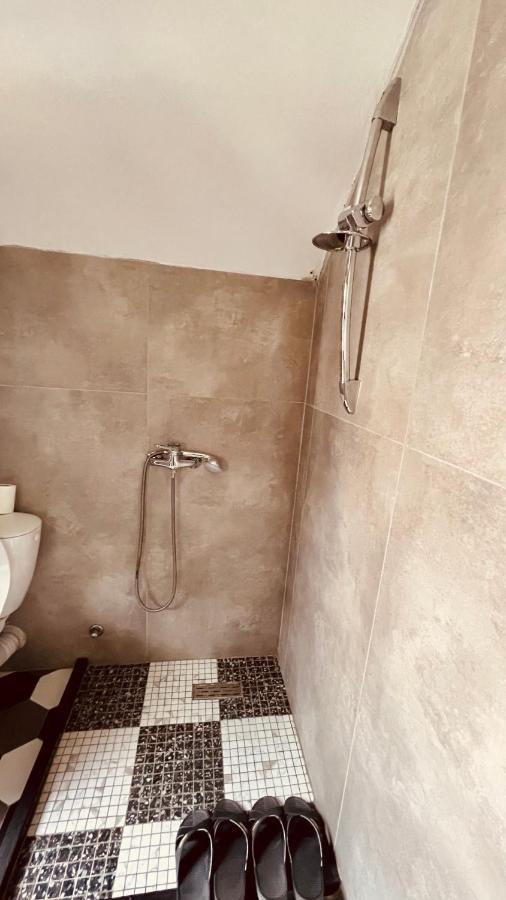 Hotel Drinos Тирана Экстерьер фото